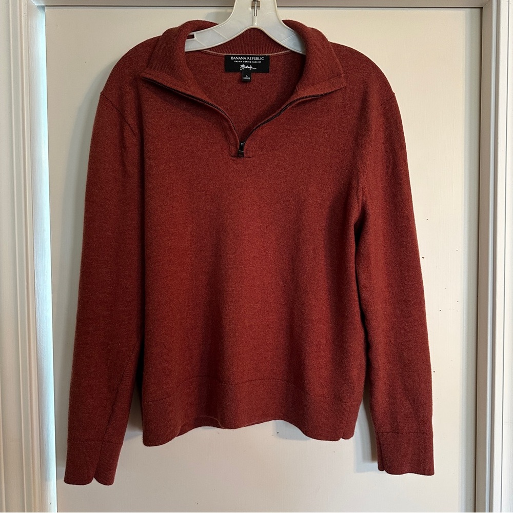 Banana Republic Men’s quarter zip Merino Wool sweater in Rust
